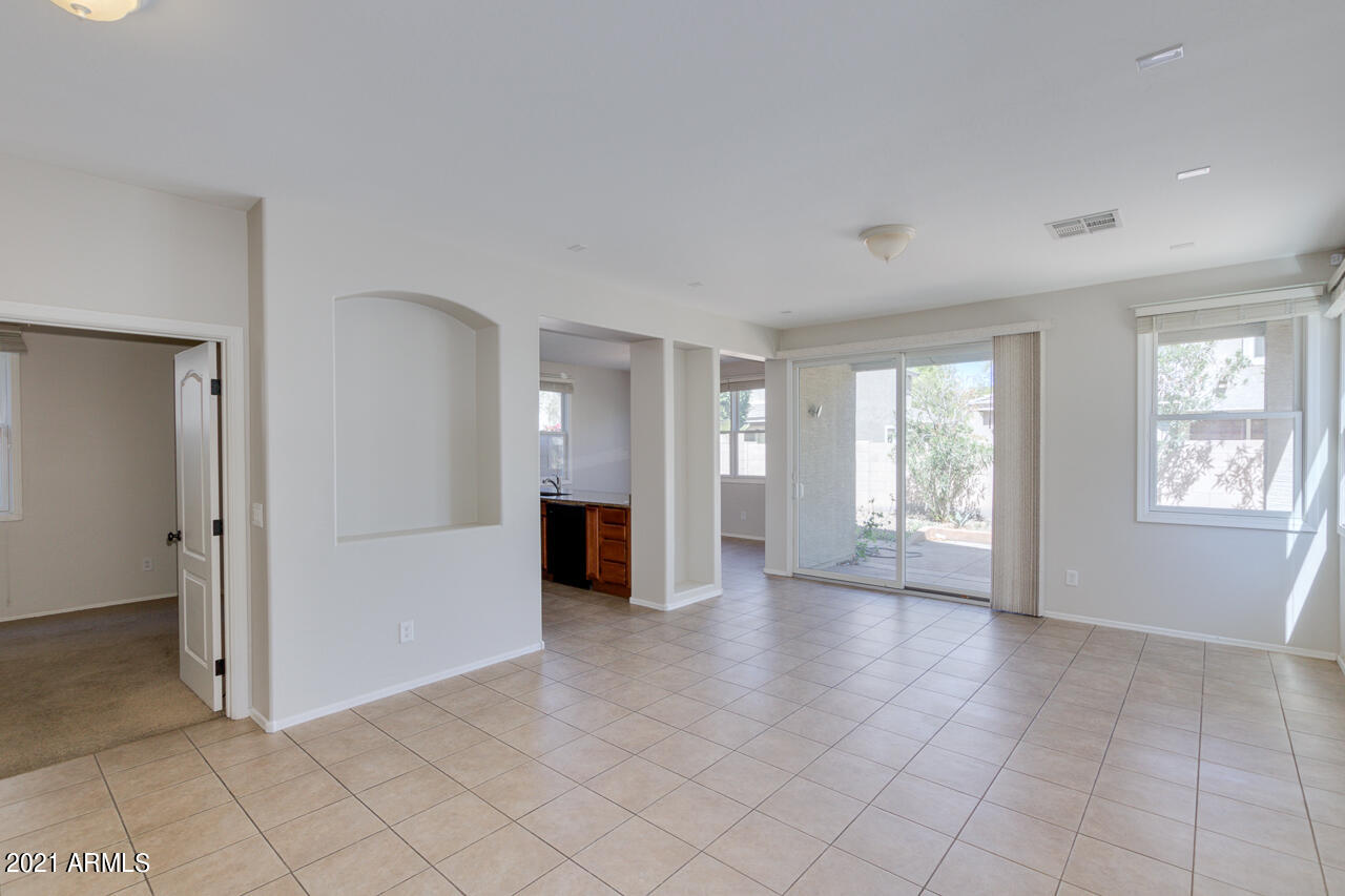 2338 East Pecan Road Phoenix, AZ 85040 - Photo 5 of 31 05-Pecan