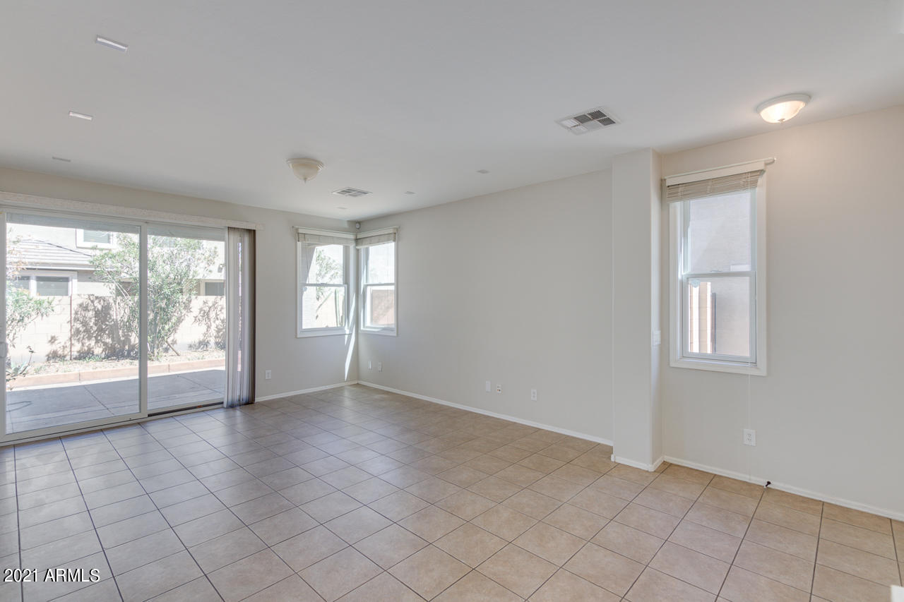 2338 East Pecan Road Phoenix, AZ 85040 - Photo 6 of 31 06-Pecan