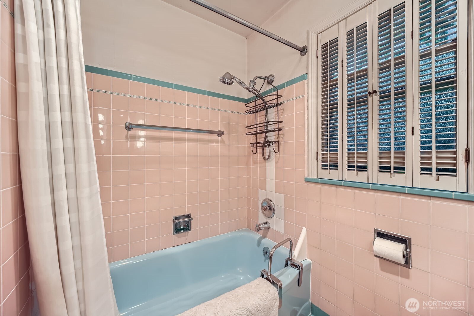 3041 52nd Avenue Southwest Seattle, WA 98116 - Photo 16 of 31 a bathroom with a toilet and a bathtub