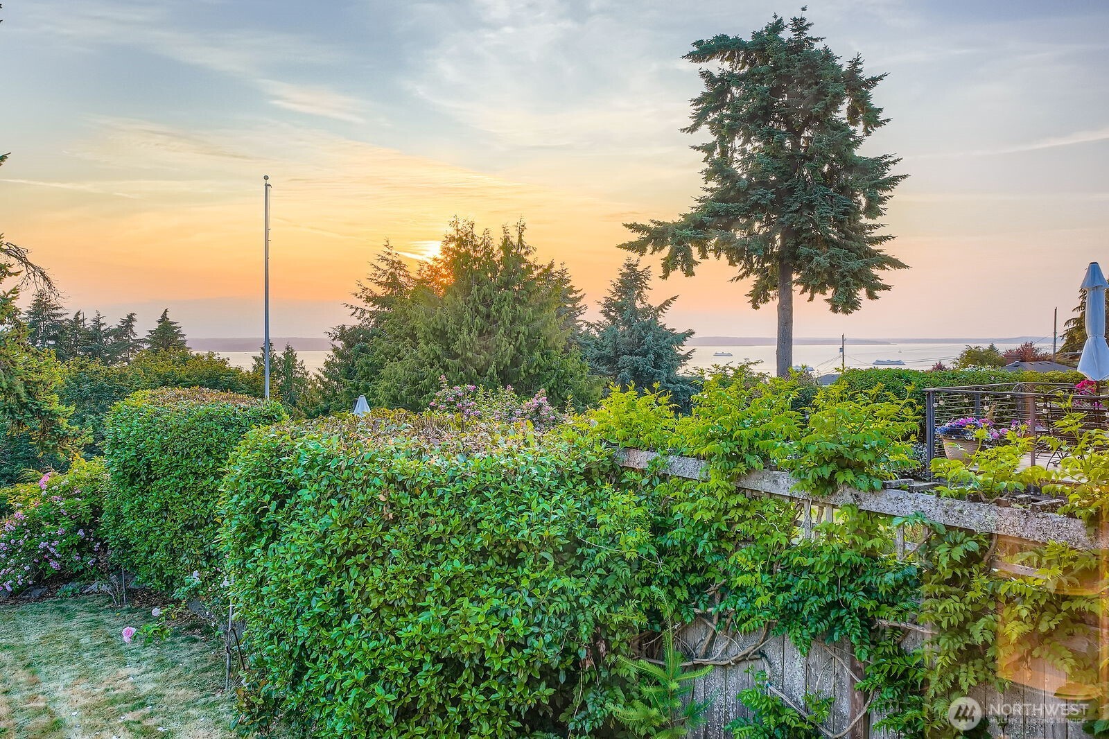 3041 52nd Avenue Southwest Seattle, WA 98116 - Photo 28 of 31 a view of a city