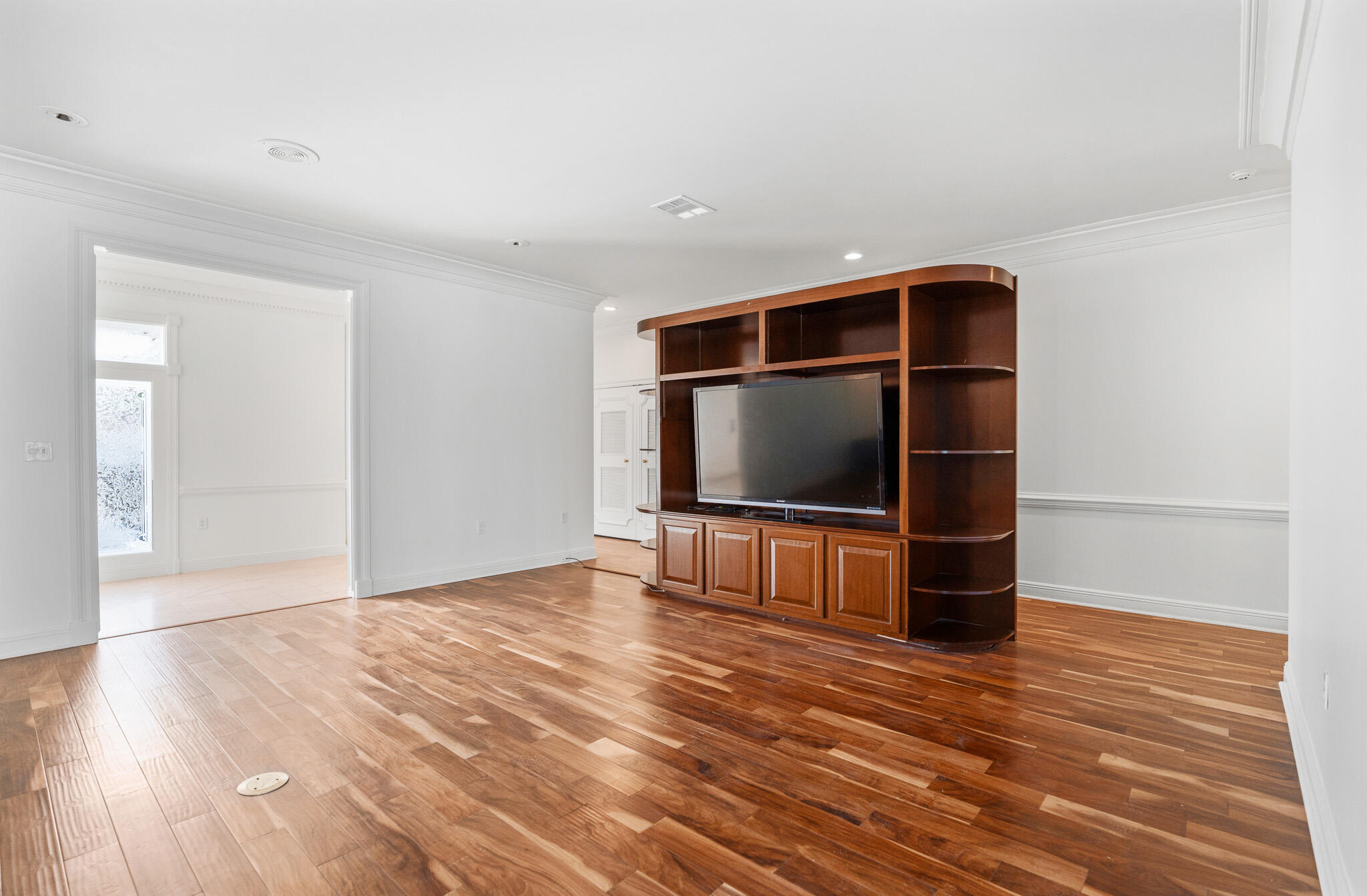 8 Weekewachee Circle Destin, FL 32541 - Photo 22 of 55 a view of empty room with wooden floor and windows