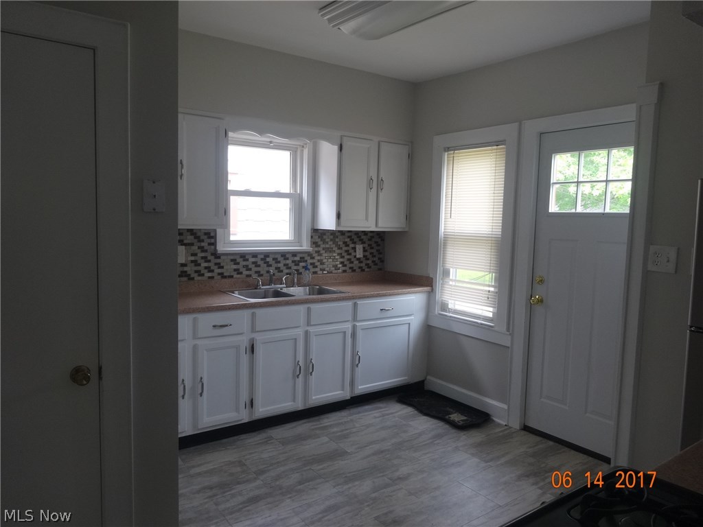 3431 Hartwood Road Cleveland Heights, OH 44112 - Photo 7 of 19