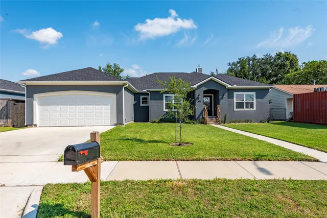 $379,000 | 303 Kalmer Street, Pasadena, TX 77502