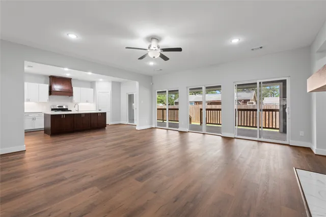 $379,000 | 303 Kalmer Street, Pasadena, TX 77502