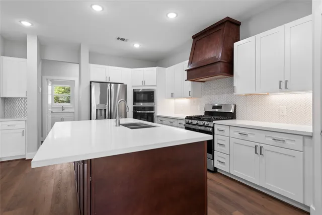 $379,000 | 303 Kalmer Street, Pasadena, TX 77502