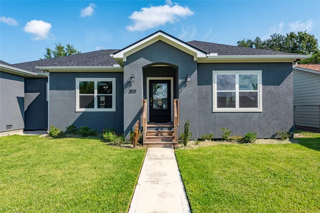 $379,000 | 303 Kalmer Street, Pasadena, TX 77502