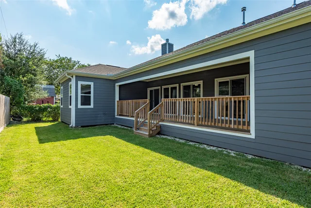 $379,000 | 303 Kalmer Street, Pasadena, TX 77502