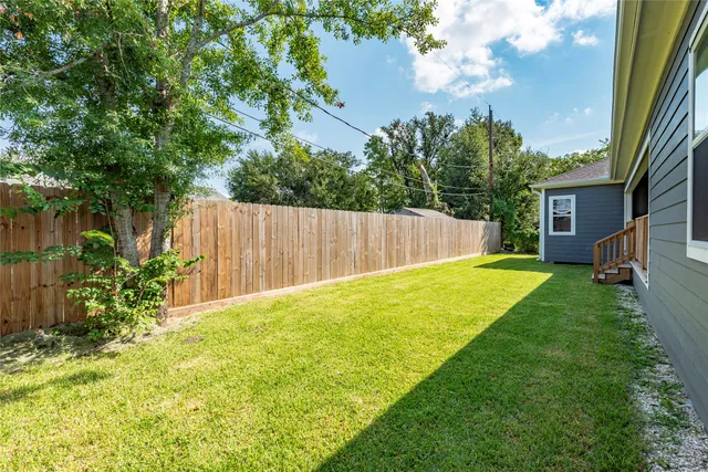 $379,000 | 303 Kalmer Street, Pasadena, TX 77502