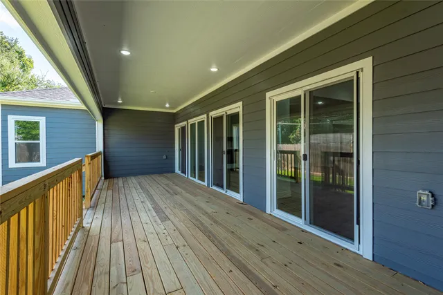 $379,000 | 303 Kalmer Street, Pasadena, TX 77502