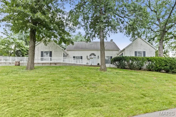 $535,000 | 110 Fullerton Road, Belleville, IL 62226