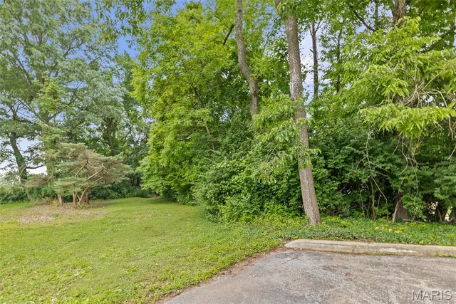 $535,000 | 110 Fullerton Road, Belleville, IL 62226