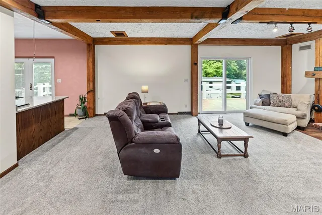 $535,000 | 110 Fullerton Road, Belleville, IL 62226