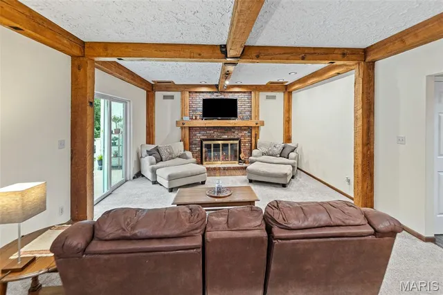 $535,000 | 110 Fullerton Road, Belleville, IL 62226