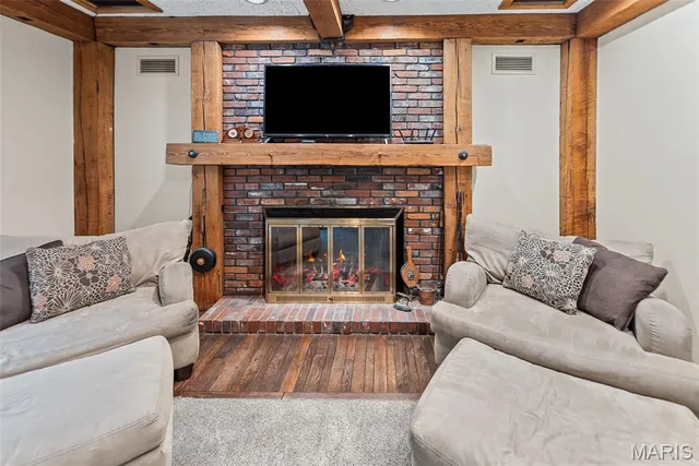 $535,000 | 110 Fullerton Road, Belleville, IL 62226