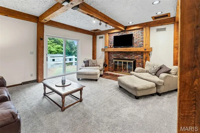 $535,000 | 110 Fullerton Road, Belleville, IL 62226