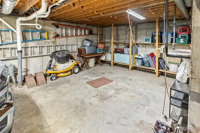 $535,000 | 110 Fullerton Road, Belleville, IL 62226