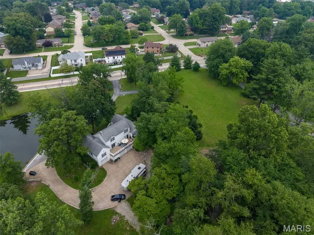 $535,000 | 110 Fullerton Road, Belleville, IL 62226