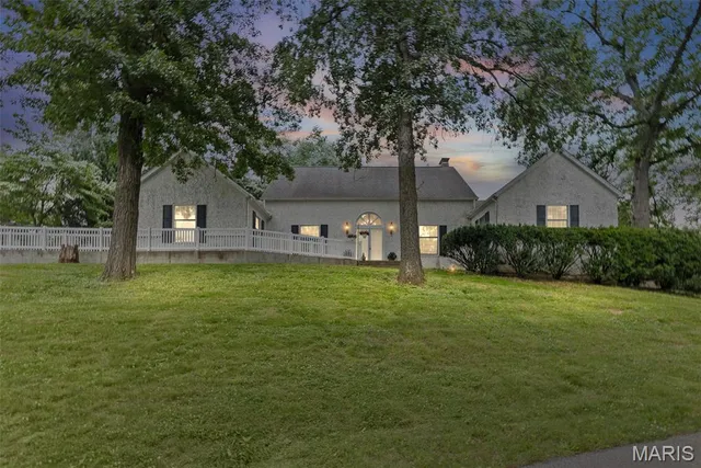 $535,000 | 110 Fullerton Road, Belleville, IL 62226