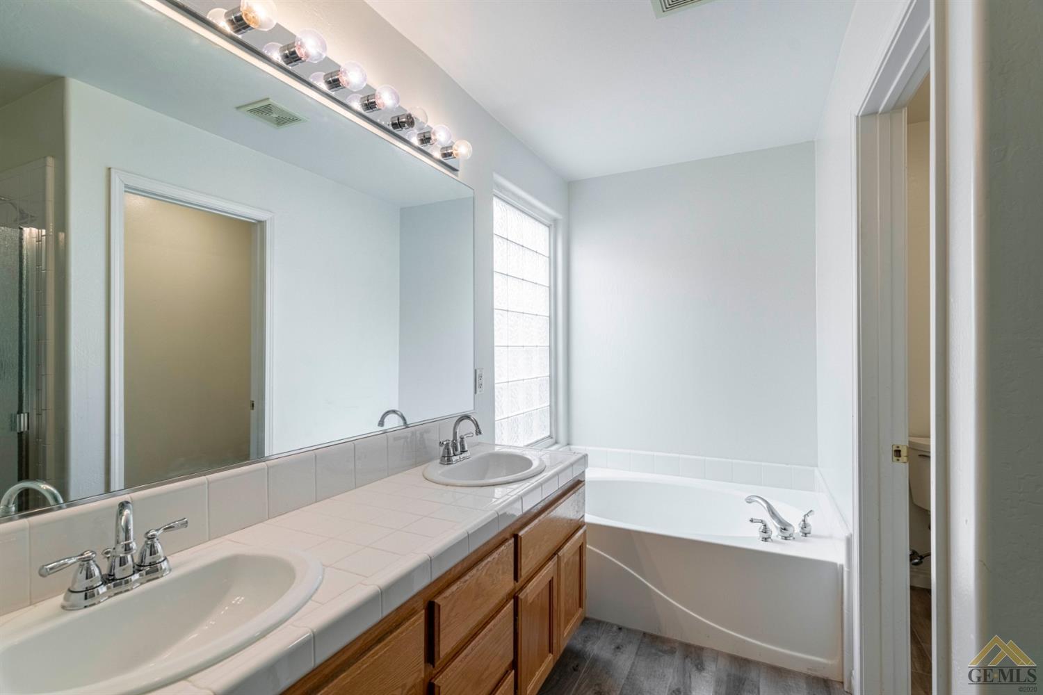 8401 Eagles Landing Drive Bakersfield, CA 93312 - Photo 16 of 21