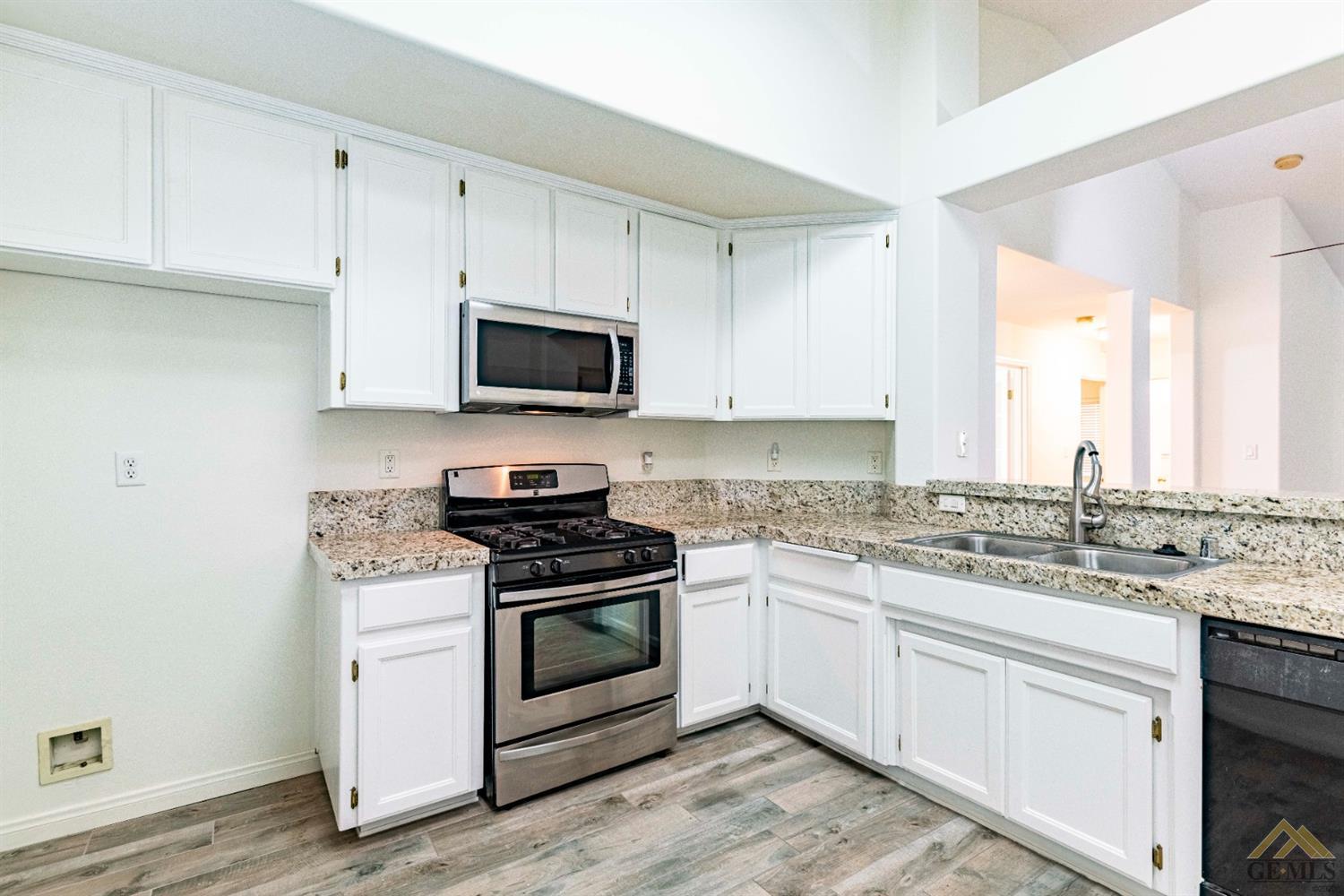 8401 Eagles Landing Drive Bakersfield, CA 93312 - Photo 5 of 21