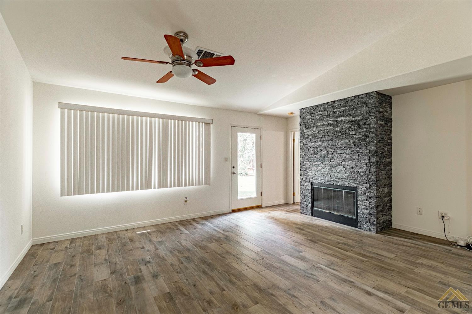 8401 Eagles Landing Drive Bakersfield, CA 93312 - Photo 6 of 21