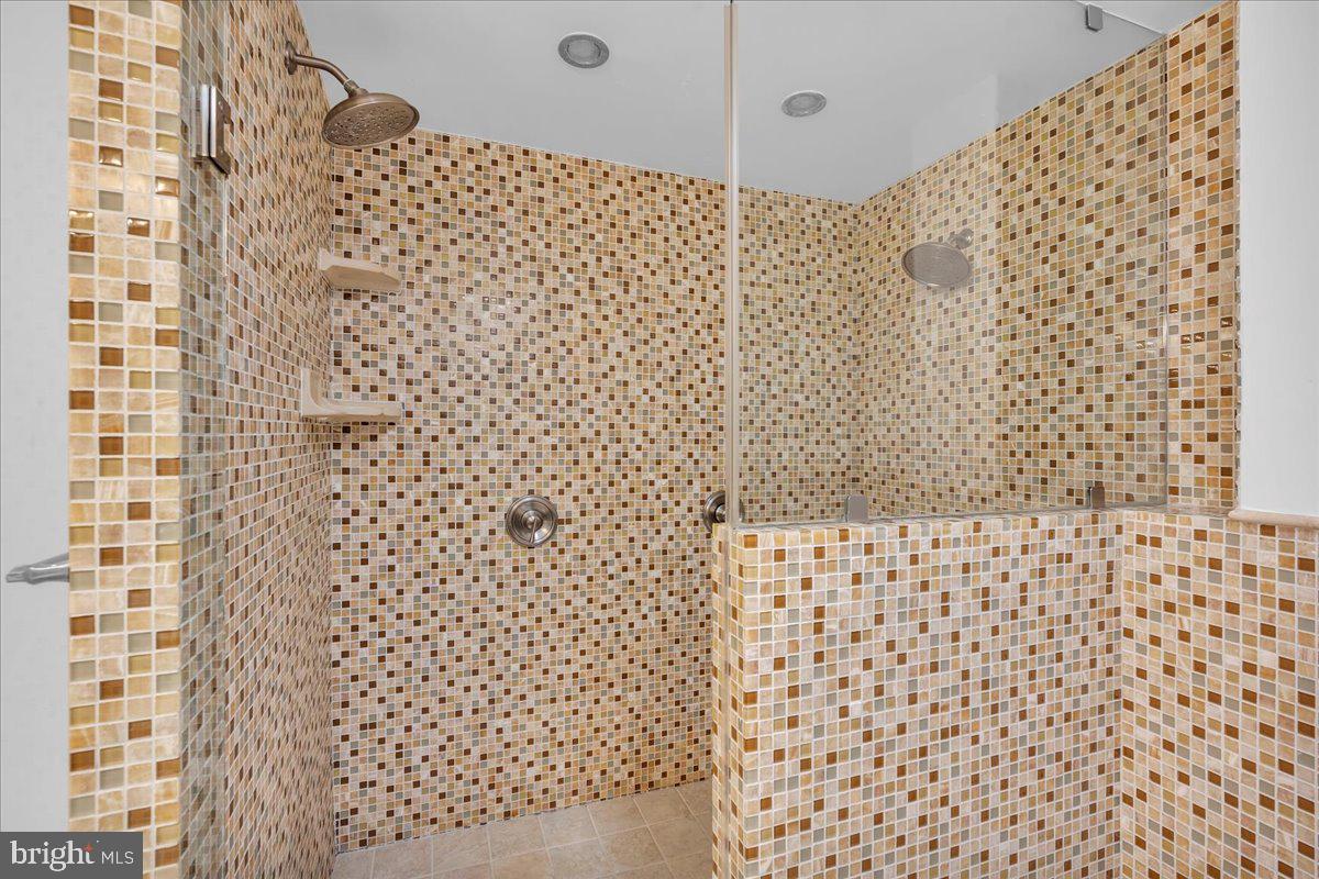 114 Partree Road Cherry Hill, NJ 08003 - Photo 20 of 44 a bathroom with a shower curtain