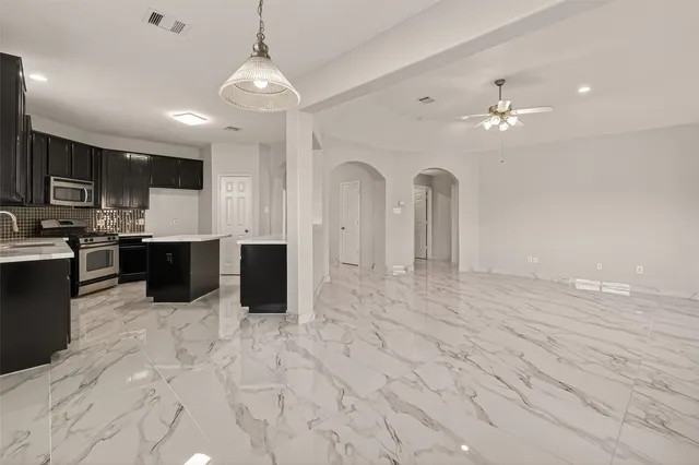 $293,000 | 71 North Forrest Avenue, La Porte, TX 77571