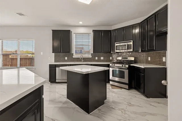 $293,000 | 71 North Forrest Avenue, La Porte, TX 77571