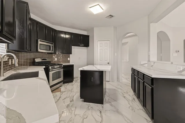 $293,000 | 71 North Forrest Avenue, La Porte, TX 77571