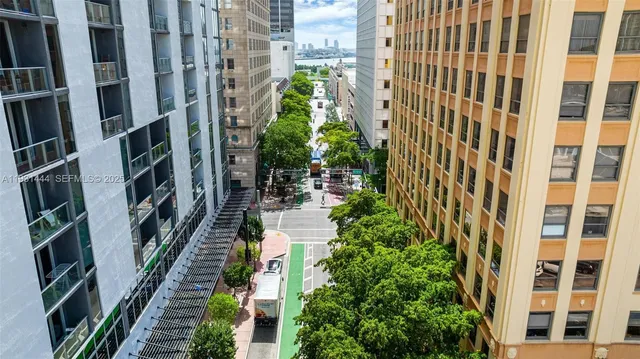 $3,650 | 151 Southeast 1st Street, Unit 401, Miami, FL 33131