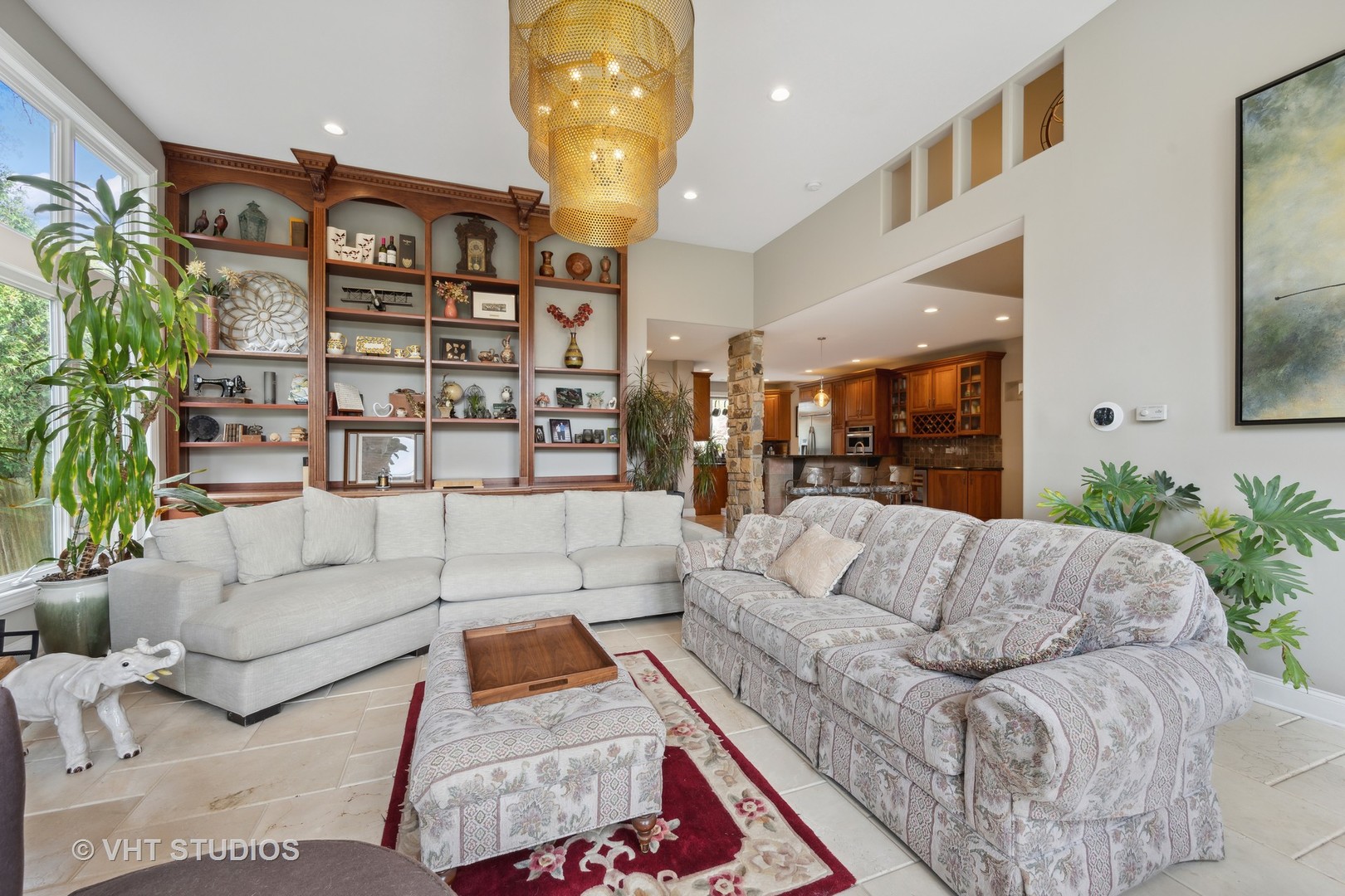 572 Dundee Road Glencoe, IL 60022 - Photo 3 of 26 a living room with furniture and a potted plant
