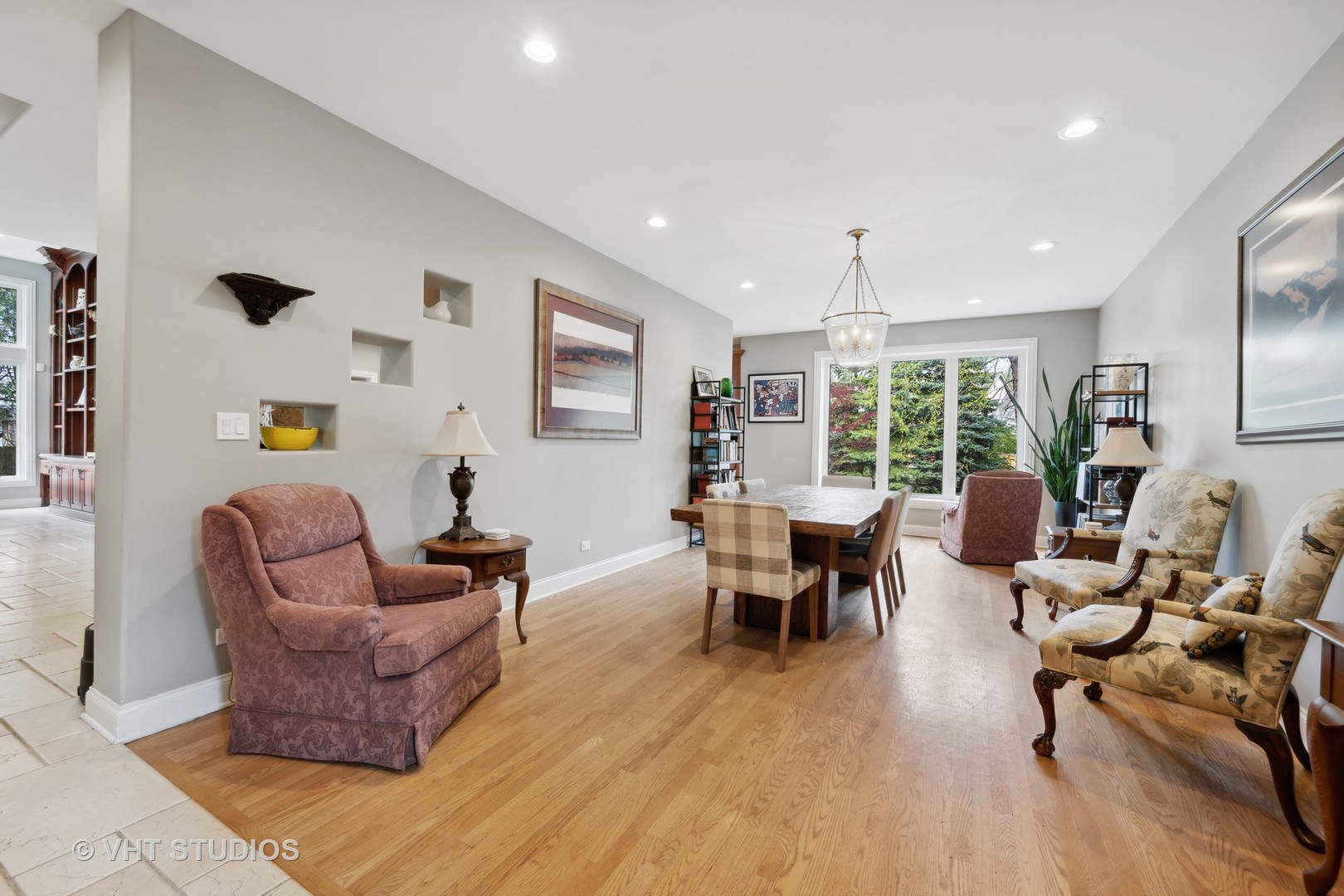 572 Dundee Road Glencoe, IL 60022 - Photo 7 of 26 a living room with furniture and large windows
