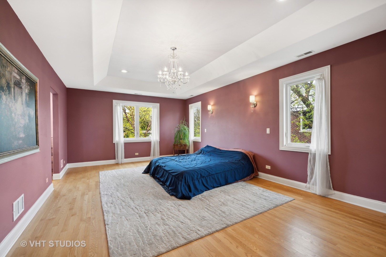 572 Dundee Road Glencoe, IL 60022 - Photo 8 of 26 a bedroom with a large bed and a window