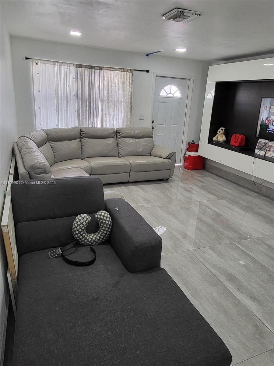 1650 Northeast 147th Street Miami, FL 33181 - Photo 34 of 56 2ND UNIT LIVING ROOM