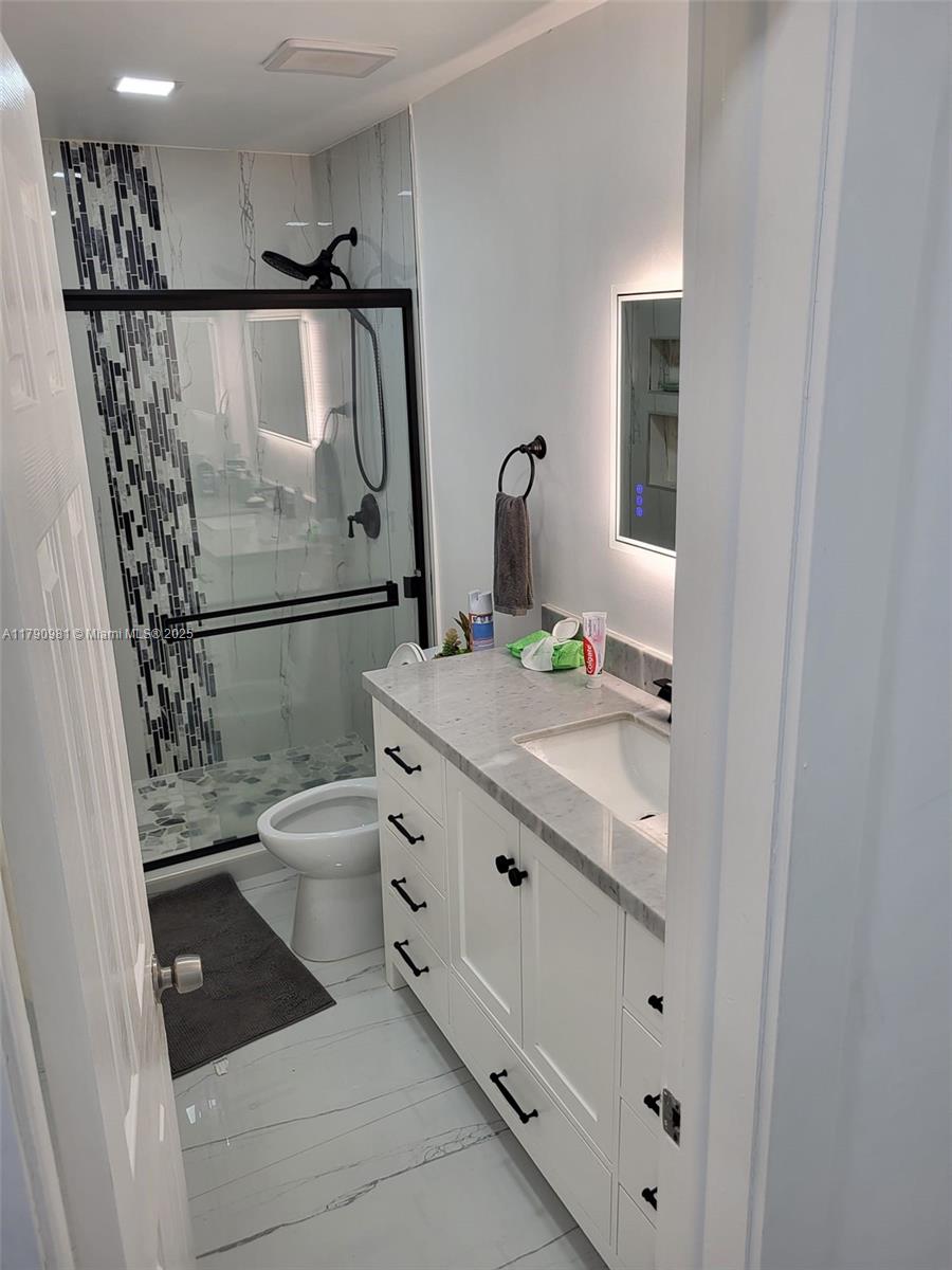1650 Northeast 147th Street Miami, FL 33181 - Photo 6 of 56 MAIN BATHROOM