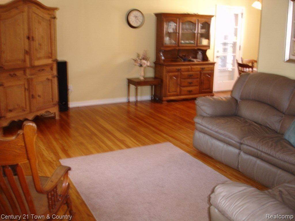 1511 East Maple Road Birmingham, MI 48009 - Photo 2 of 23 Living Room w/Hardwood Floor