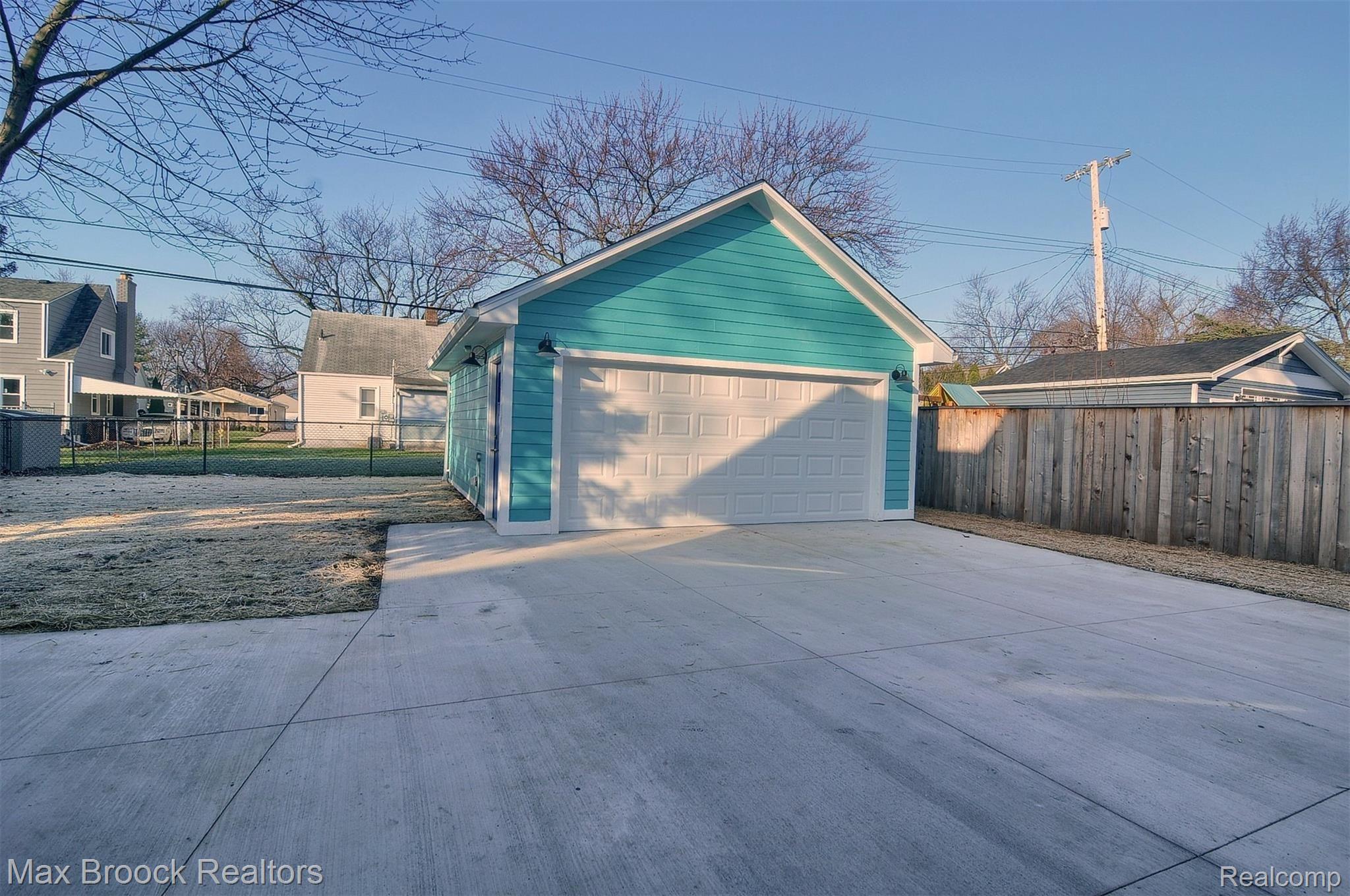 3259 Cumberland Road Berkley, MI 48072 - Photo 28 of 30 Garage.jpg
