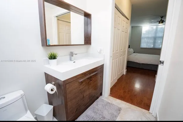a en suite bathroom with a sink and a mirror