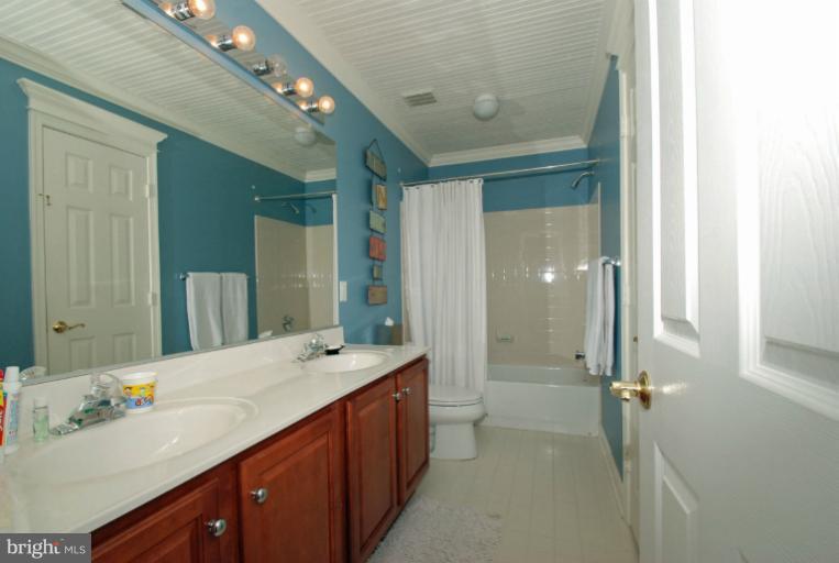 905 Longbow Road Mount Airy, MD 21771 - Photo 19 of 23 Hall Bath