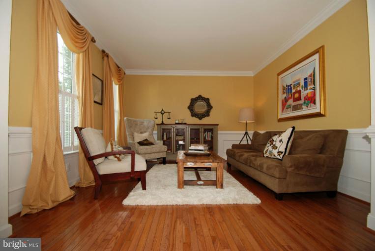 905 Longbow Road Mount Airy, MD 21771 - Photo 3 of 23 Living Room