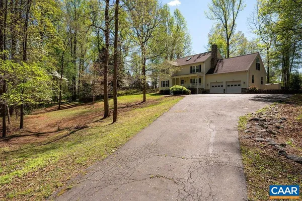 a view of entryway with a front door