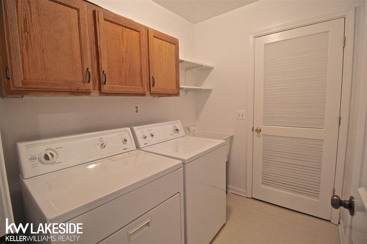 4731 Siebert Road Waterford, MI 48328 - Photo 15 of 27 31380123-14.JPG