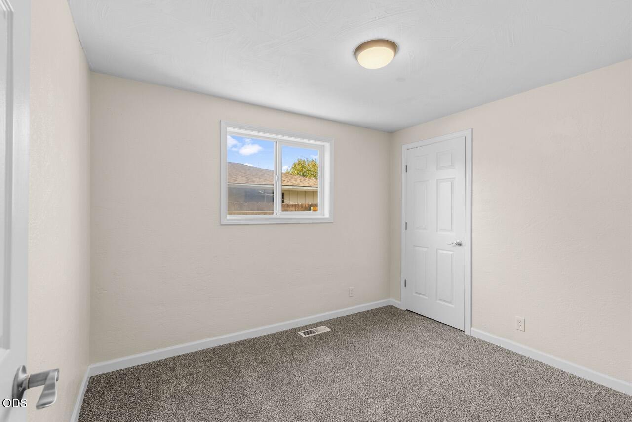 106 Victoria Way Central Point, OR 97502 - Photo 21 of 32 Gallery Image 21