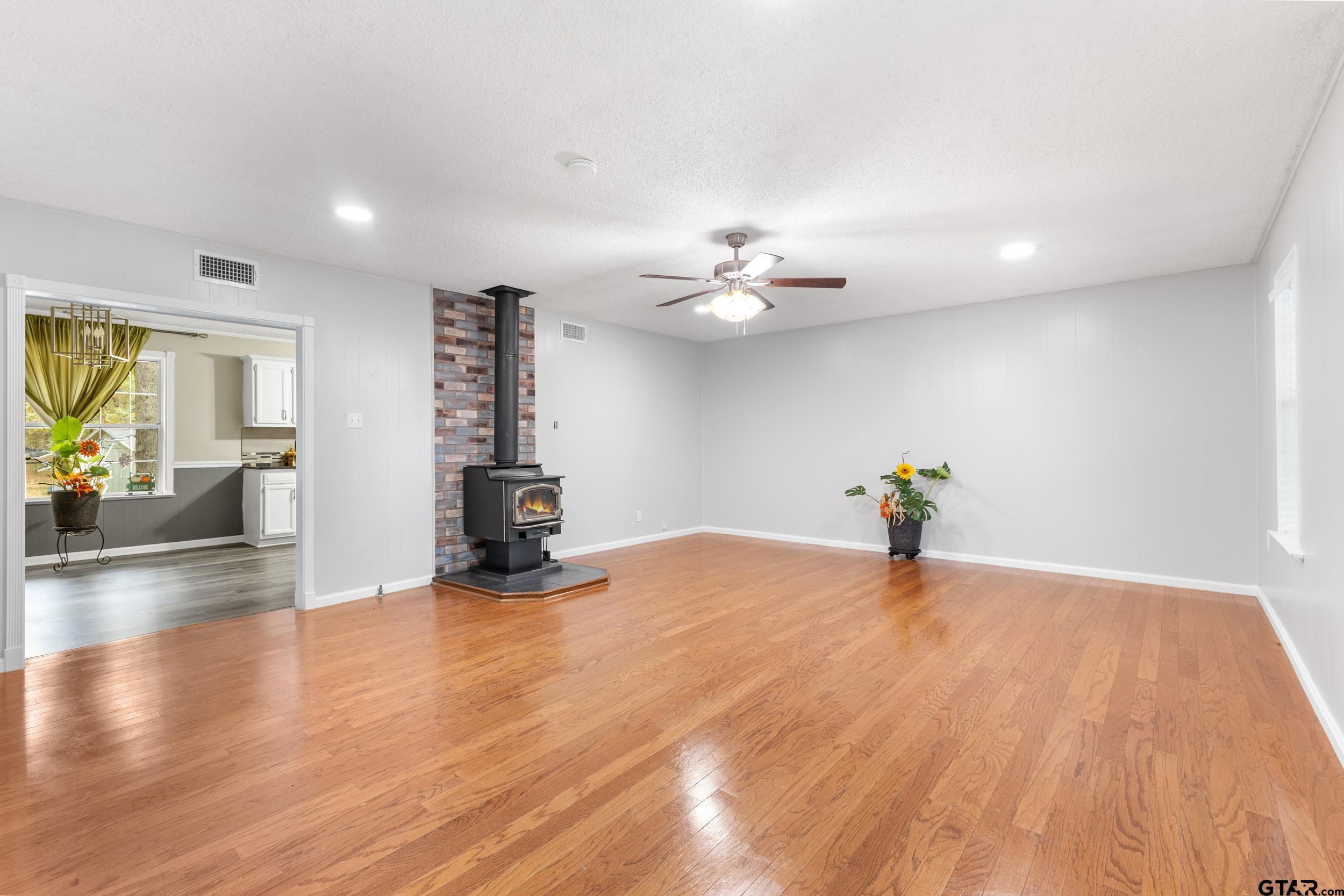 109 King Lyle Road Scroggins, TX 75480 - Photo 8 of 47
