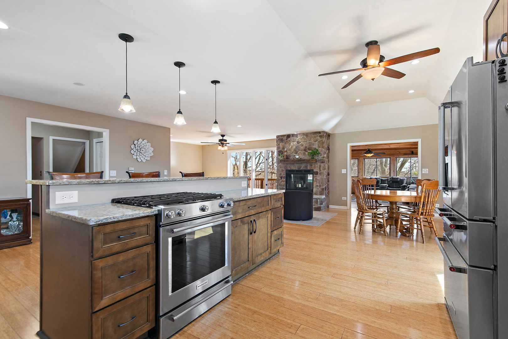 8N999 Corron Road Elgin, IL 60124 - Photo 9 of 49