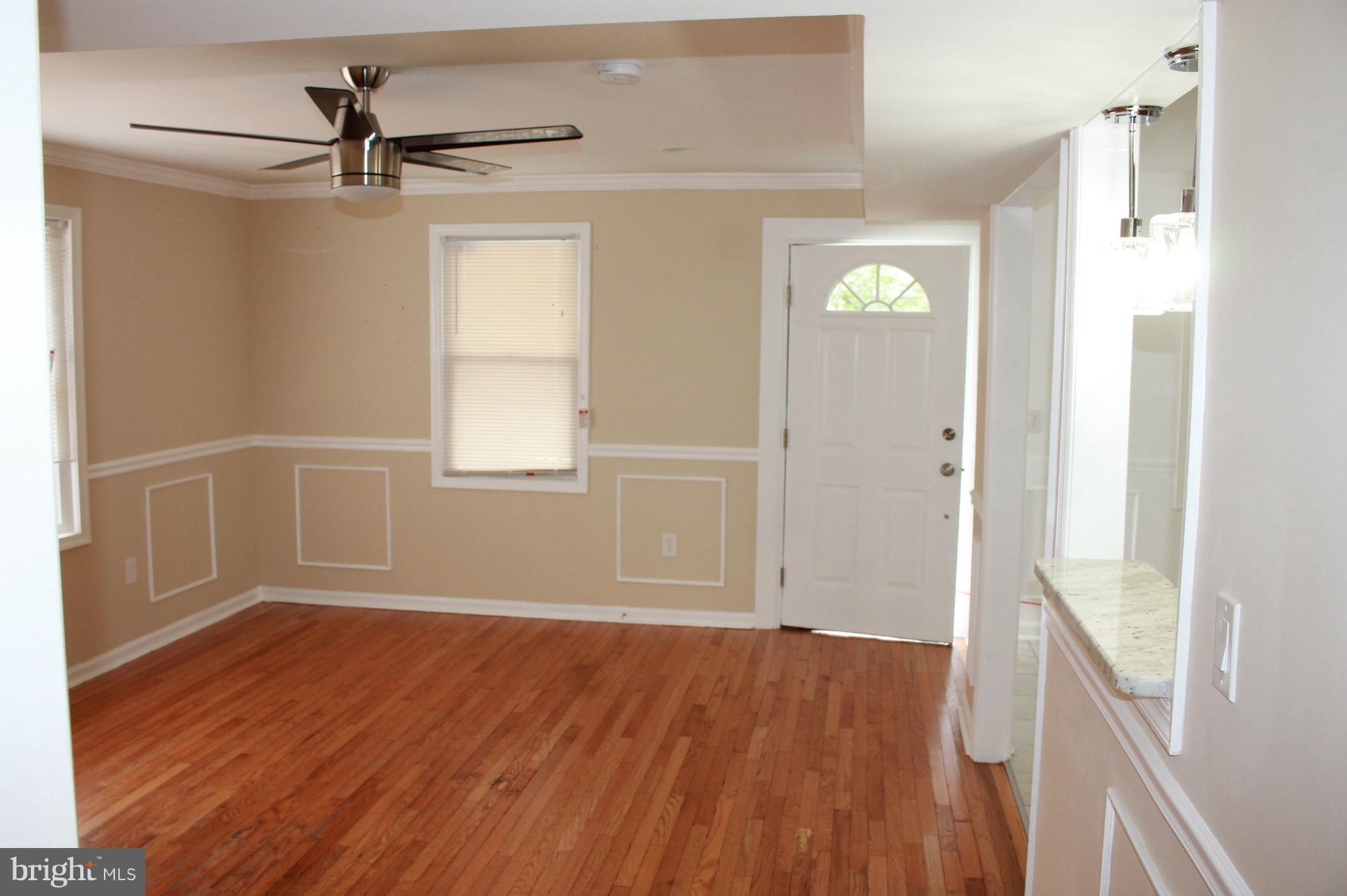 6203 Landover Road Cheverly, MD 20785 - Photo 13 of 25 Living Room