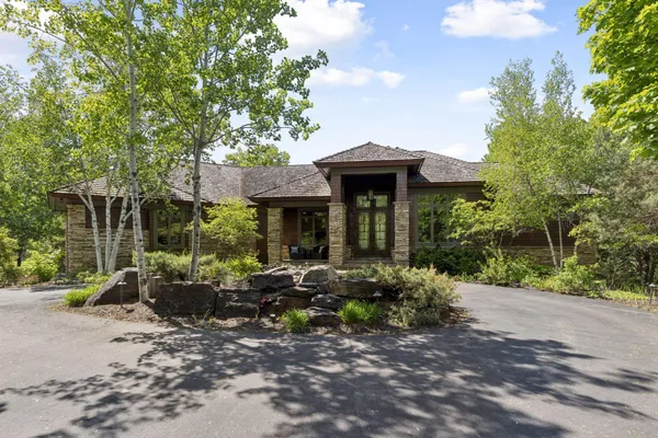 $2,150,000 | 700 Hidden Creek Trail, Mendota Heights, MN 55118