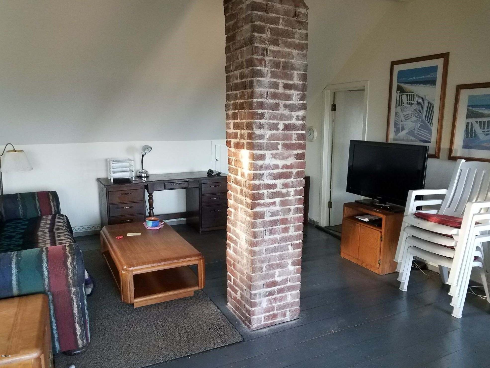 25 Southwest Briscoe Street Depoe Bay, OR 97341 - Photo 18 of 31 Resized952017091395075824