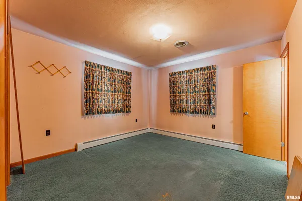 $150,000 | 240 Regent Street, Lincoln, IL 62656