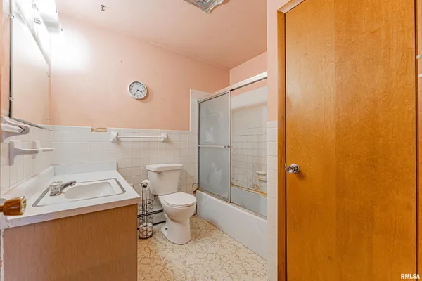 $150,000 | 240 Regent Street, Lincoln, IL 62656